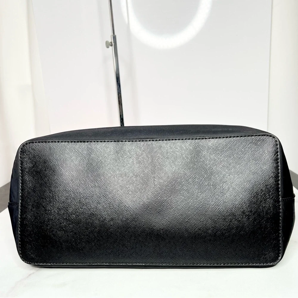 kate spade chic lightweight